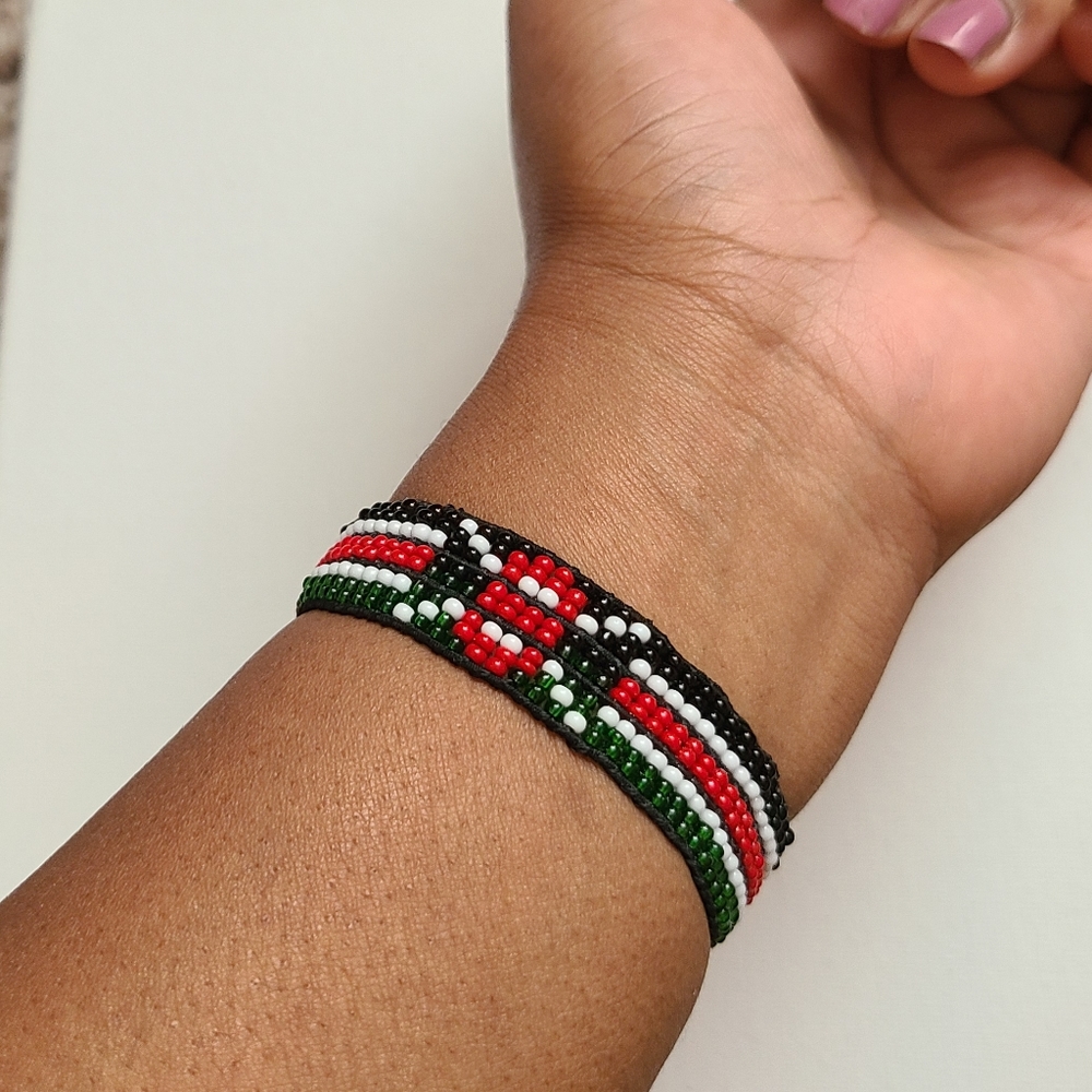 Stretchy Kenyan armband bracelet